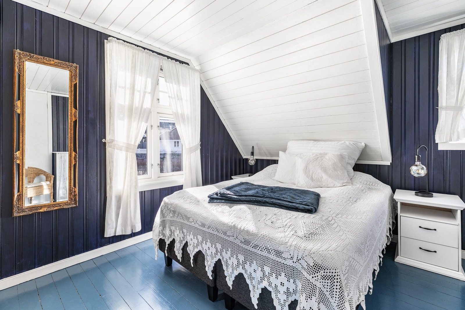 Boligens tre soverom er samlet i andre etasje. Galleribilde