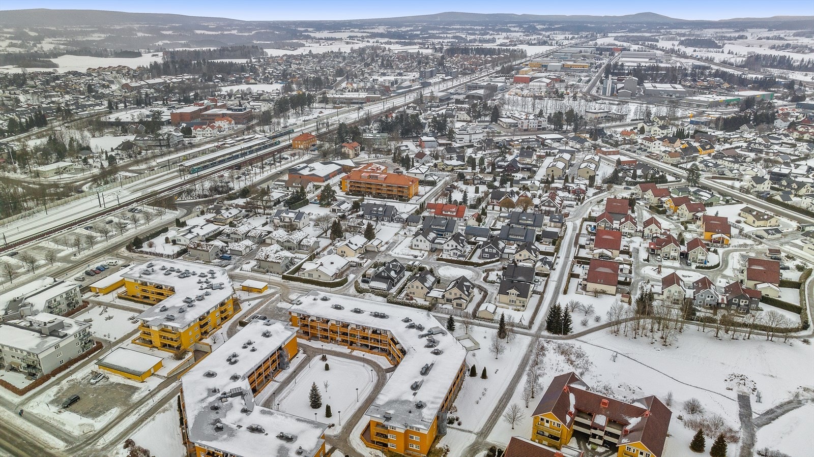 Gangavstand til alt av fasiliteter på Kløfta som togstasjon (30min. til Oslo), skoler, kjøpesenter og dagligvarebutikker Galleribilde