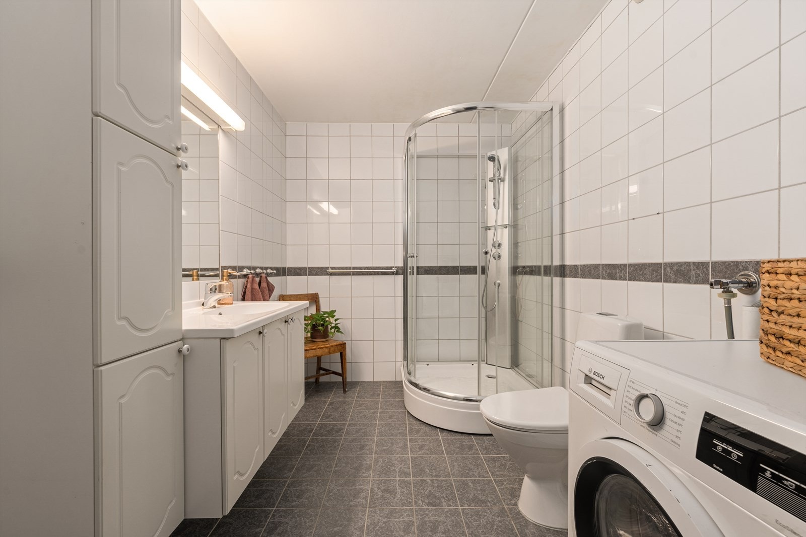 Flislagt bad i moderne farger. Varme i gulv Galleribilde