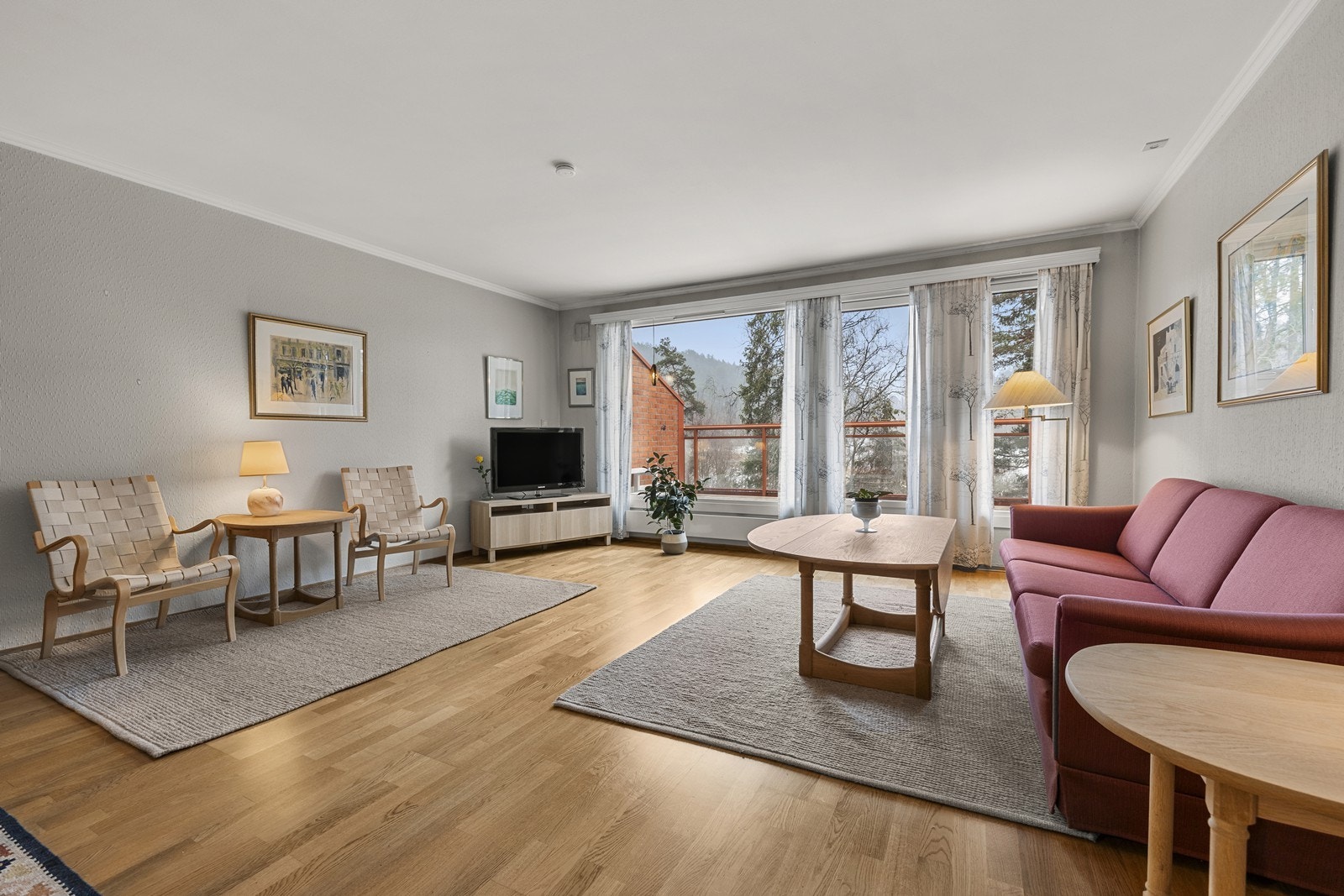 Velkommen til Johan Scharffenbergs Vei 111L H0201! Presentert av Kimberly og Emilie Bertine. Foto: Mads Petter Karlsen. Galleribilde