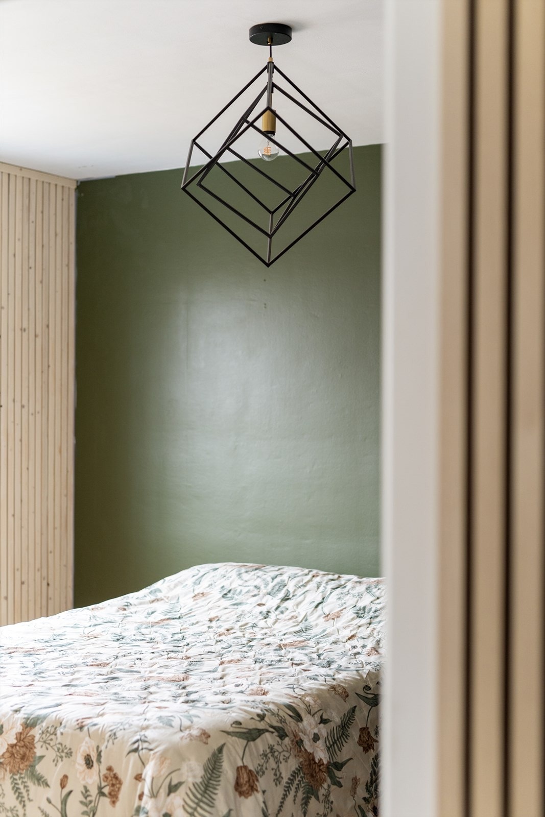 Leiligheten har gjennomgående god og moderne standard, samt tidsriktig interiør og fargevalg. Galleribilde