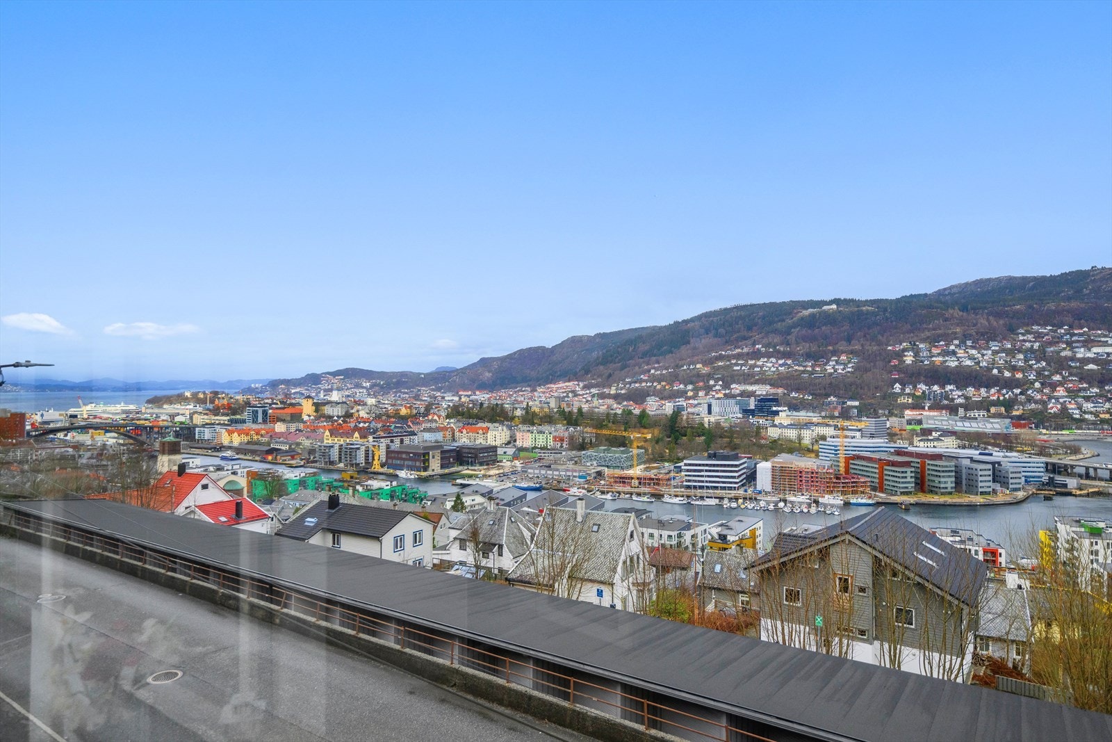 Utsikt fra stuevinduet. Galleribilde