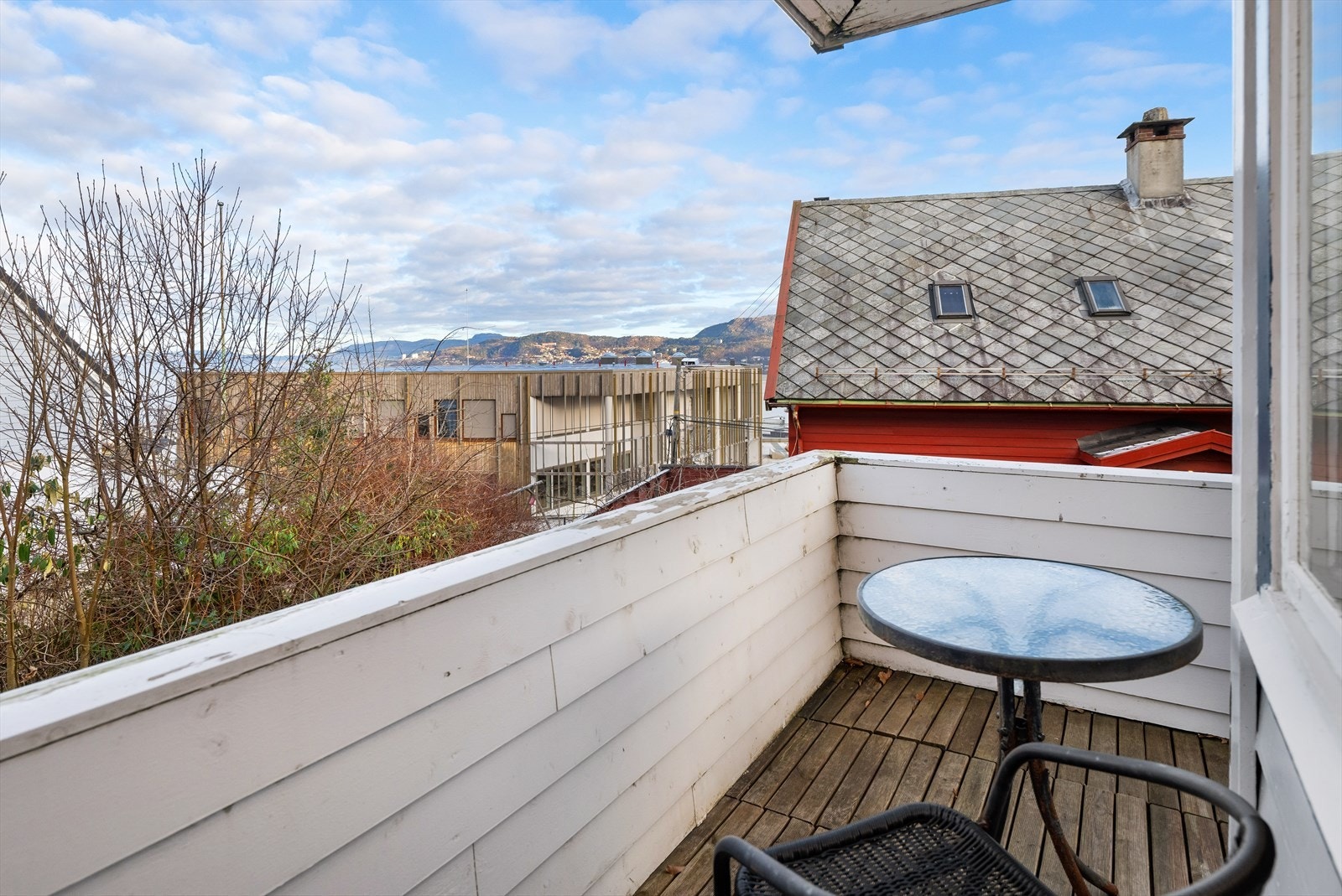 Fra spisestuen er det utgang til herlig terrasse på ca 7m2. Galleribilde