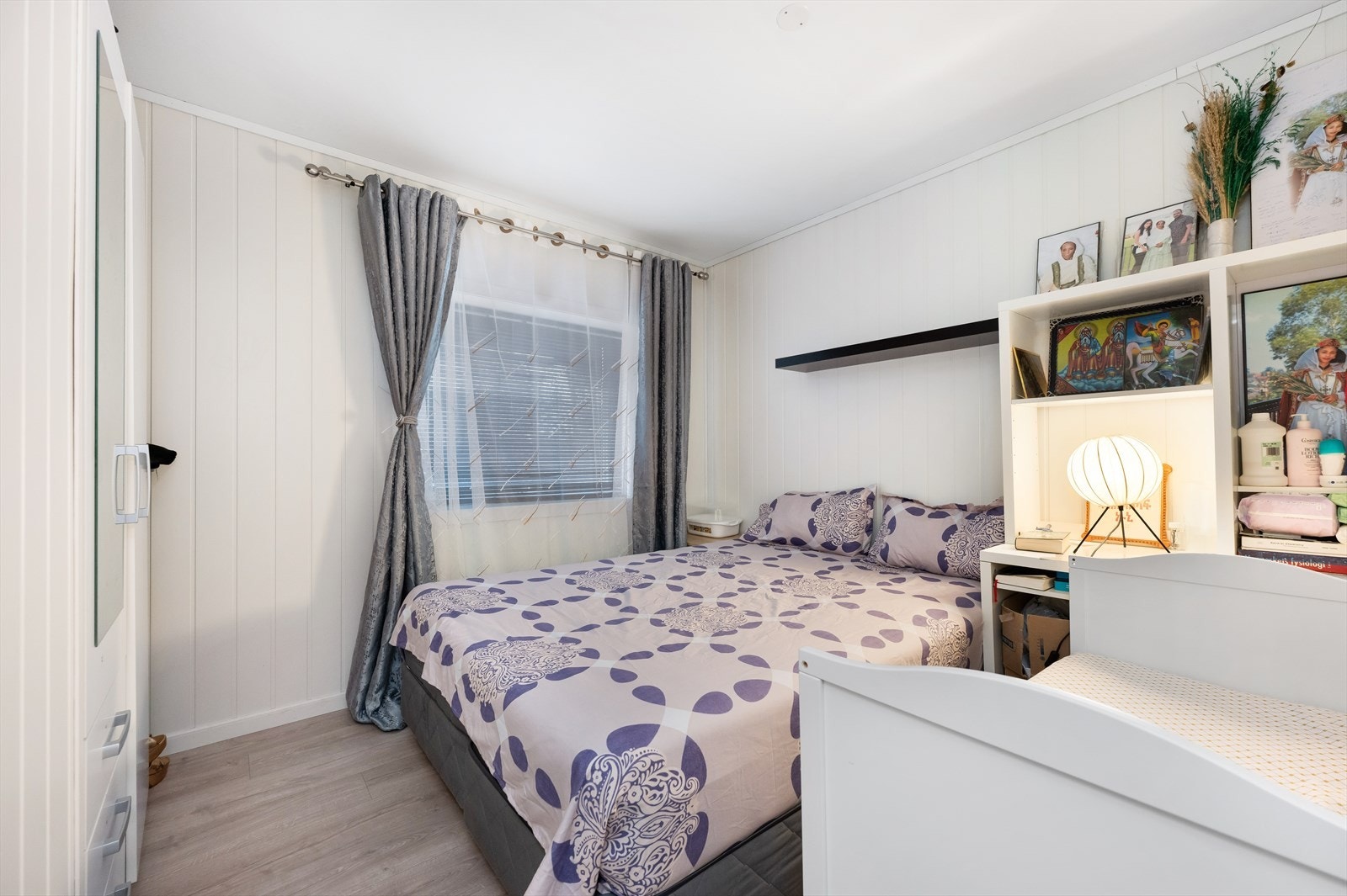 Soverom i underetasje (opprinnelig arbeidsrom). Galleribilde