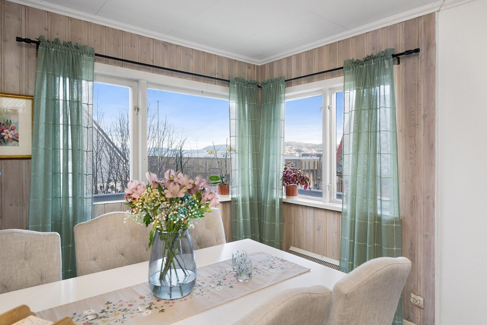 Godt med naturlig lysinnslipp til stuen. Galleribilde