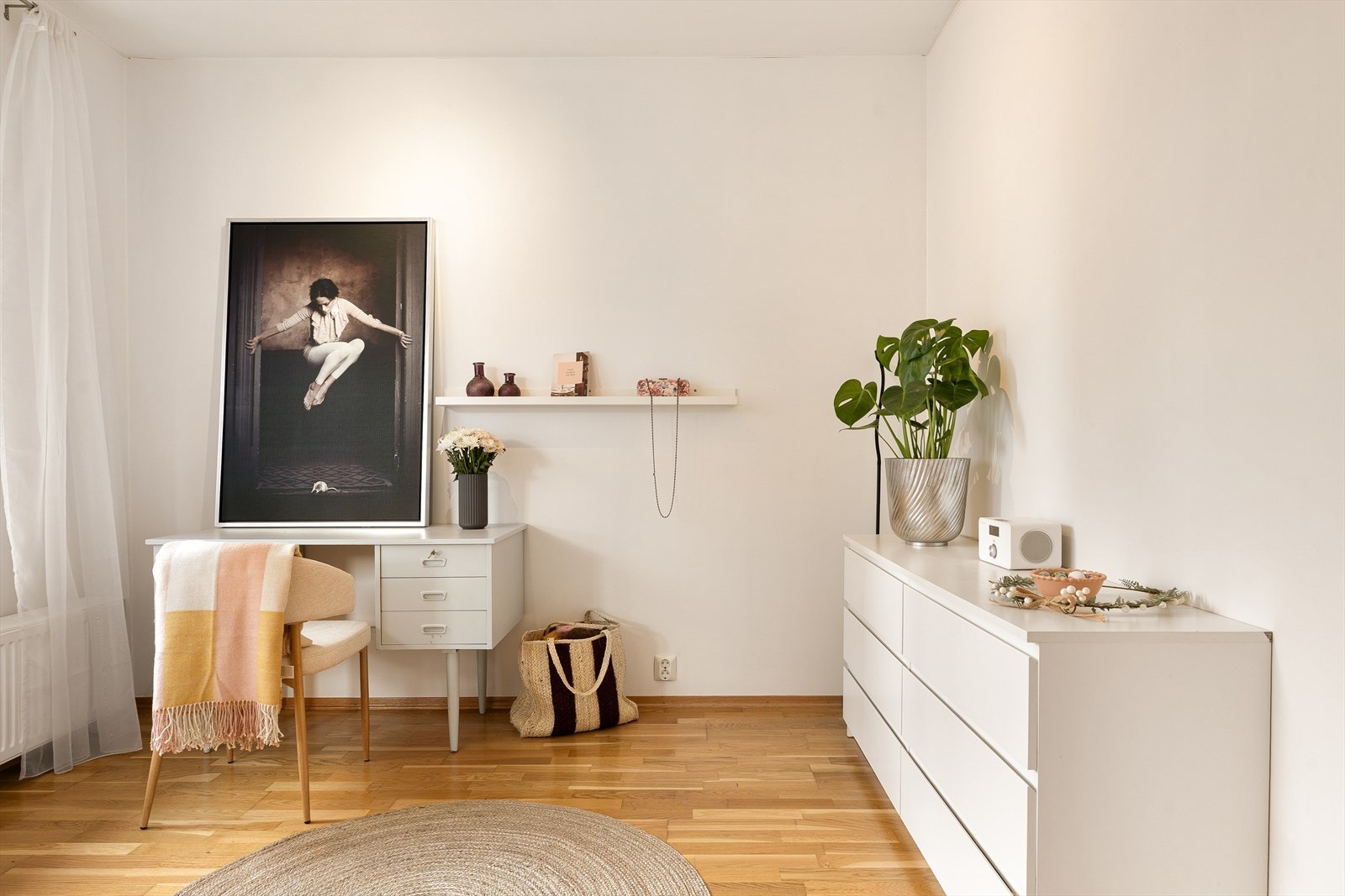 Her kan man enkelt innrede etter egne ønsker og behov, enten med lesekrok, kontorløsning eller en ekstra stuekrok. Galleribilde