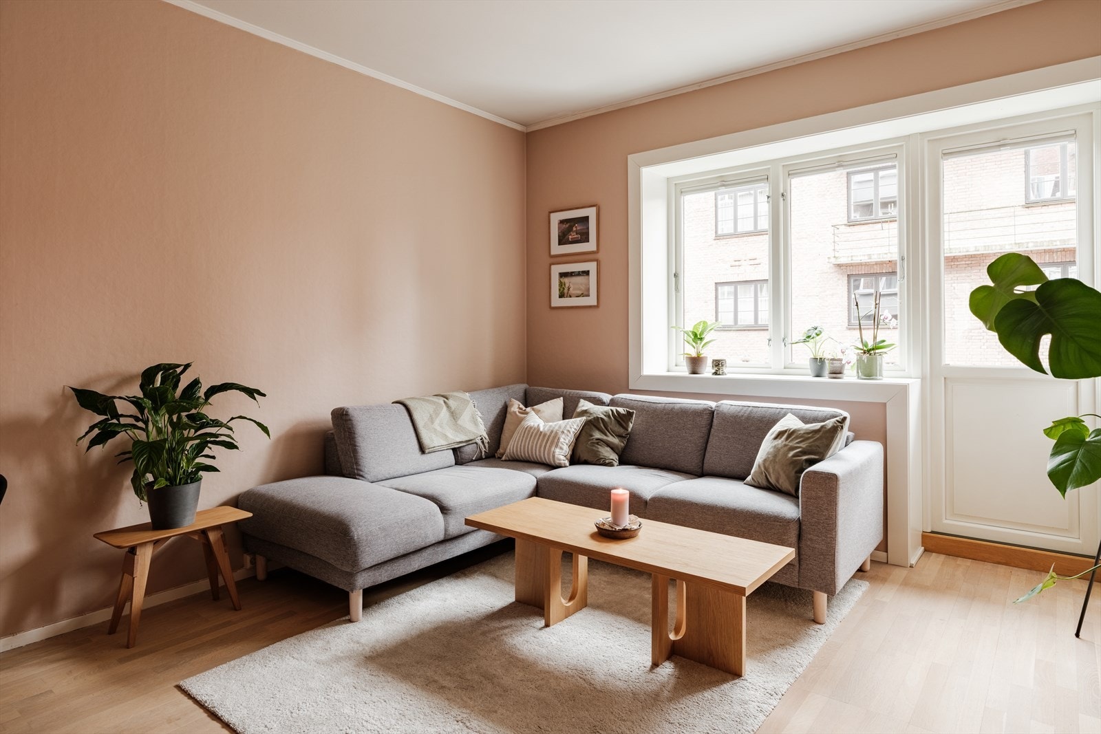 Her har man store vindusflater og generøs takhøyde på 2,64 meter. Galleribilde