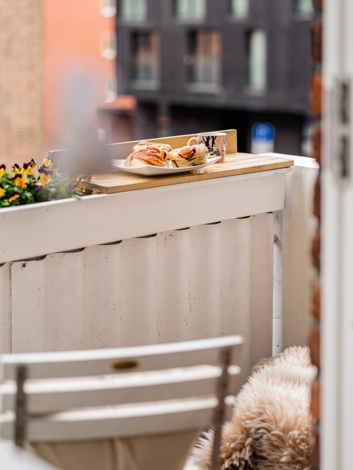 Legg merke til den smarte "bord-løsningen". Galleribilde