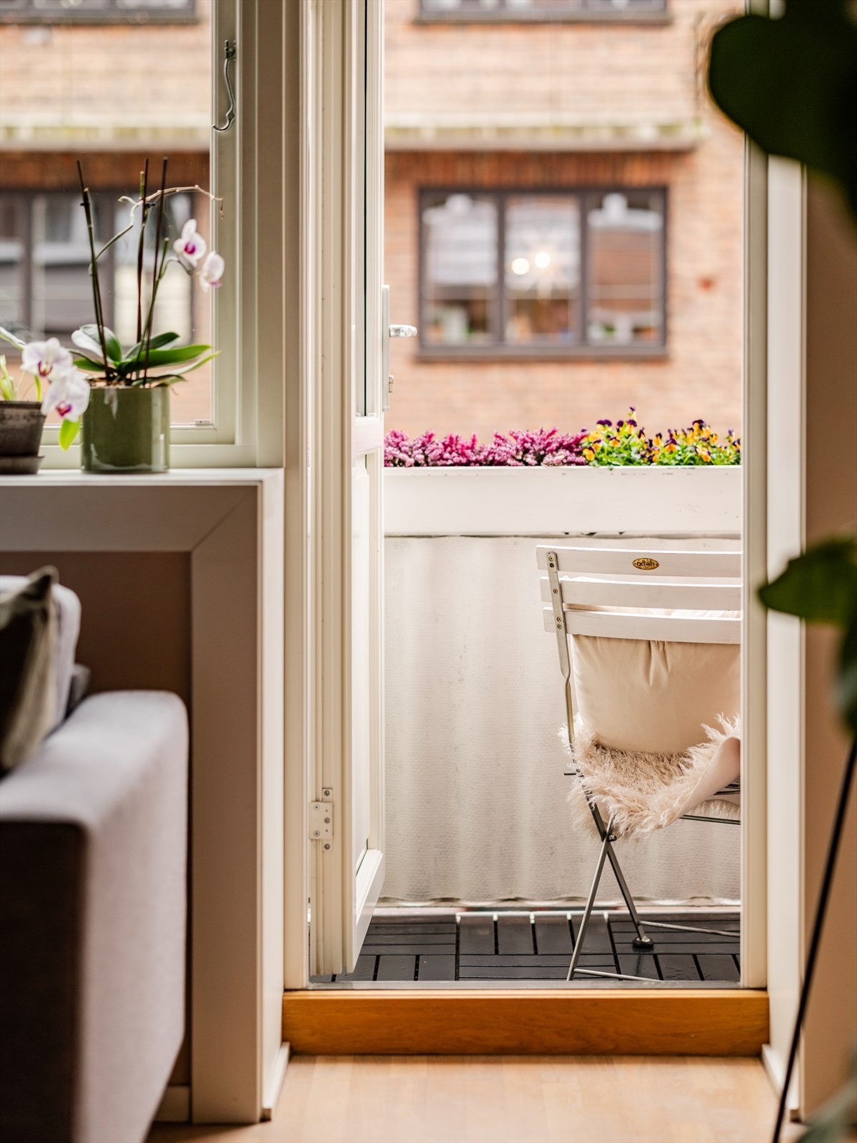 Utgang fra stuen til en herlig, sydvendt balkong. Galleribilde