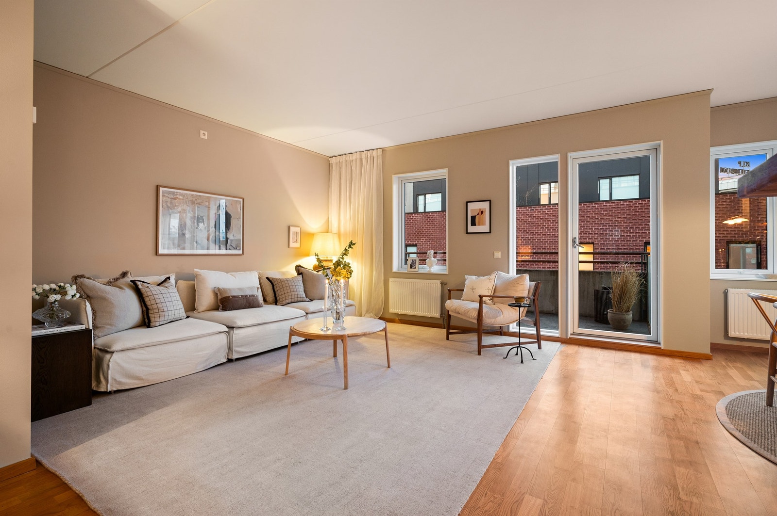 Fra stuen er det videre adkomst ut til boligens balkong. Galleribilde