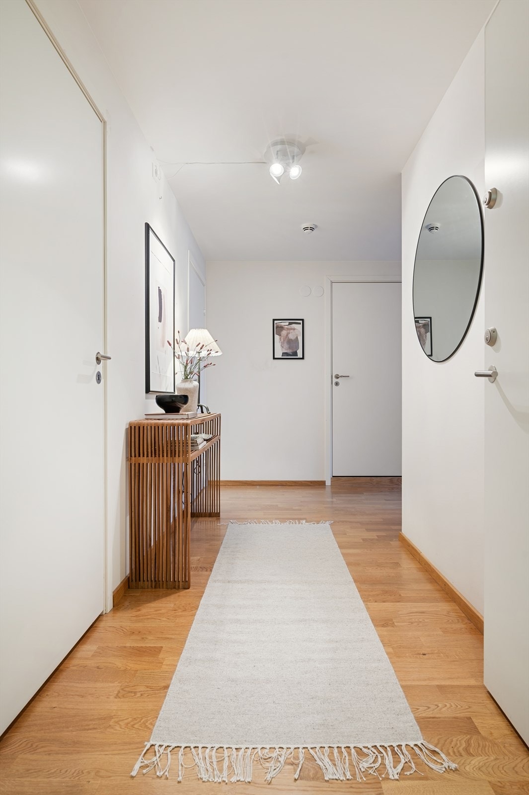 Entréen er innbydende og gir et godt førsteinntrykk av boligen. Galleribilde