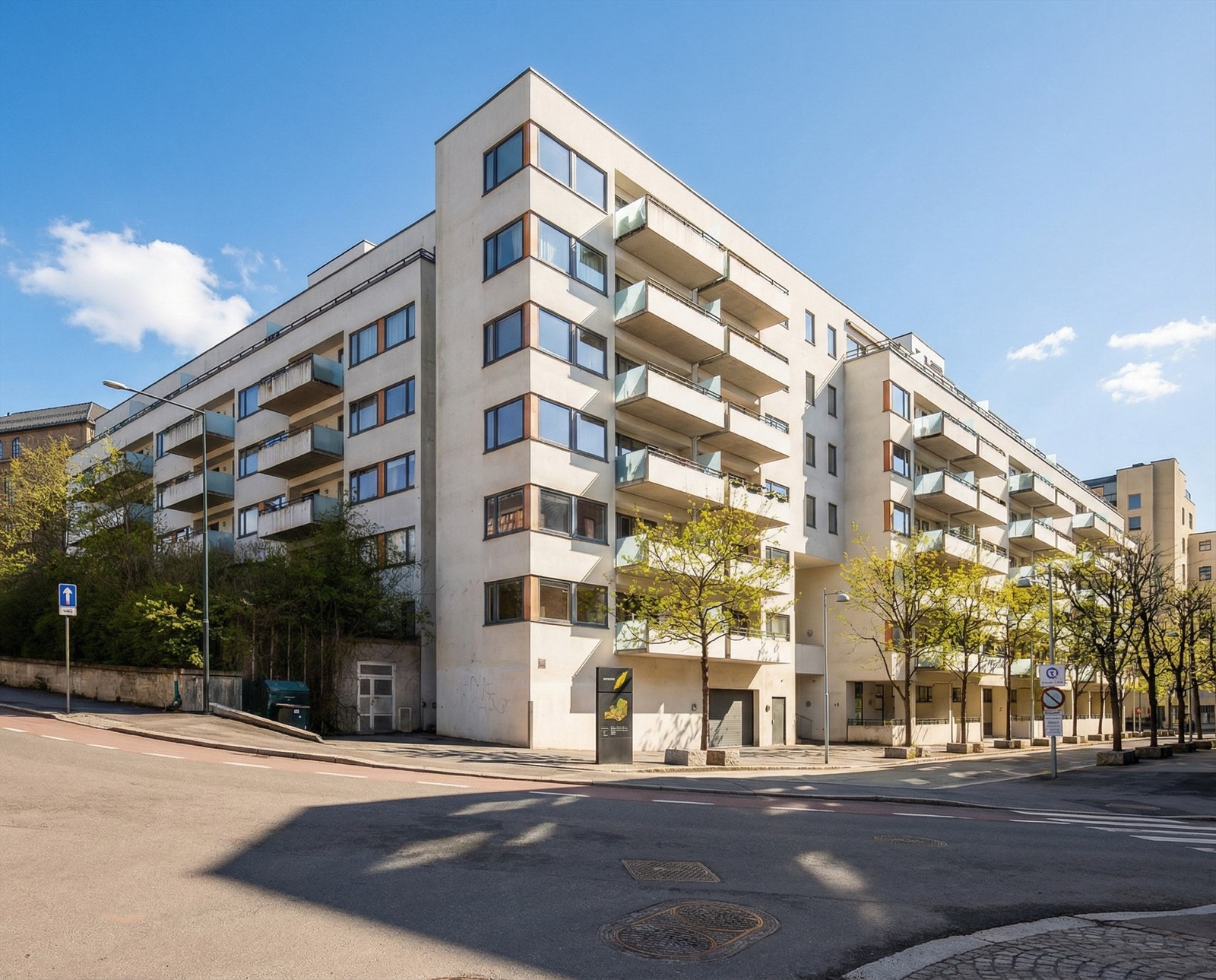 Leiligheten har en svært attraktiv og sentral beliggenhet i Pilestredet Park, et unikt og prisvinnende boligområde som er kjent for å være en rolig og grønn oase midt i byen. Galleribilde