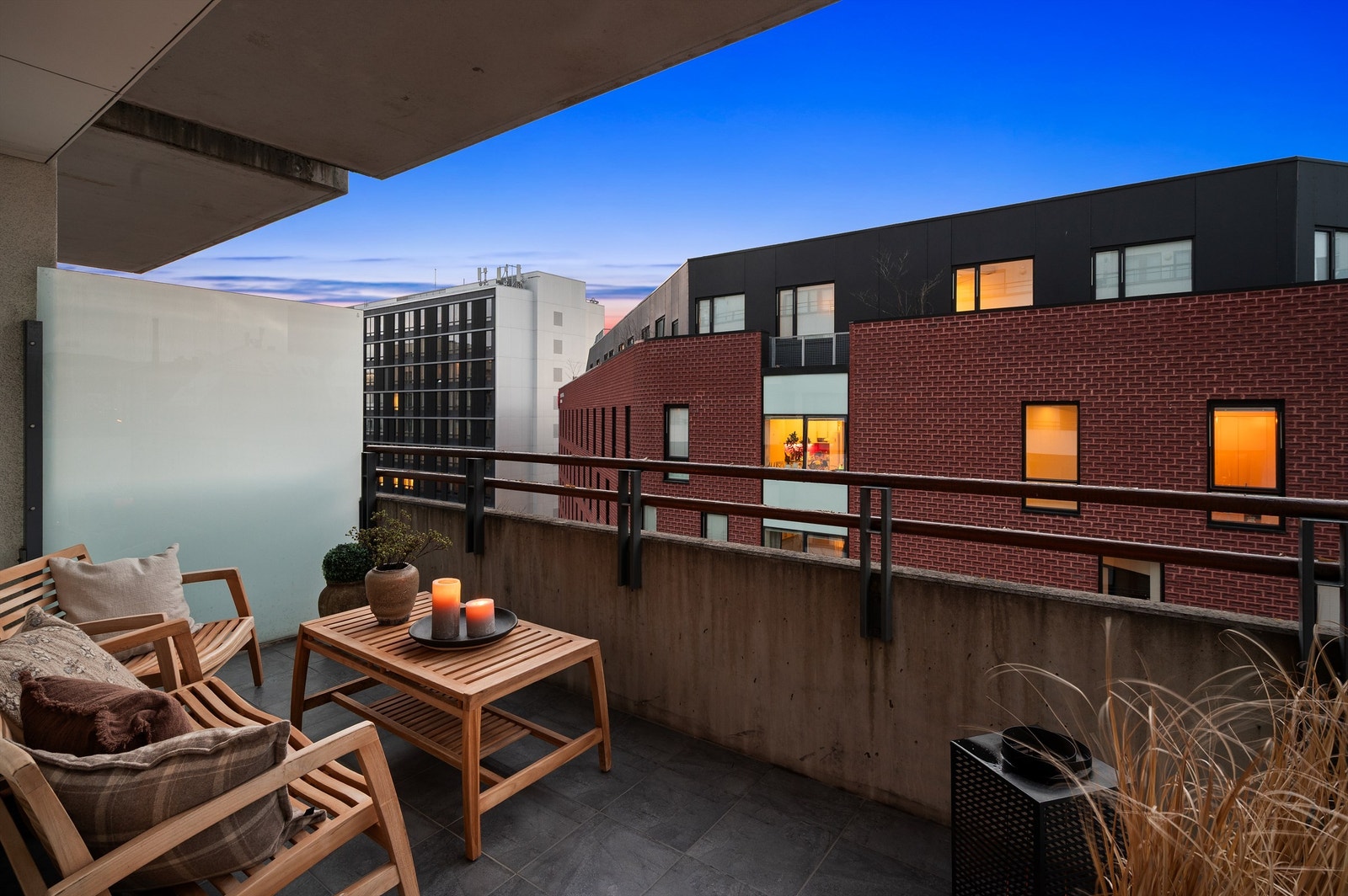 Balkongen vender mot vest og er på ca. 8 kvm. Galleribilde