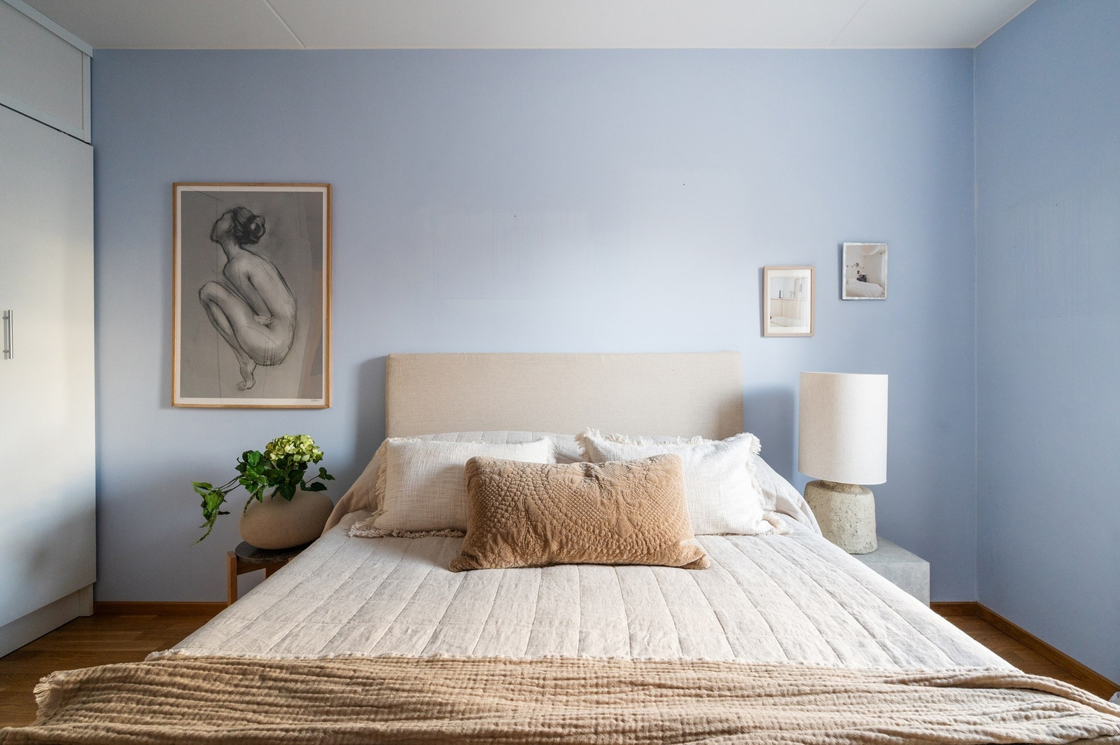 Overflatene er holdt i duse nyanser - perfekte for soverommet! Galleribilde