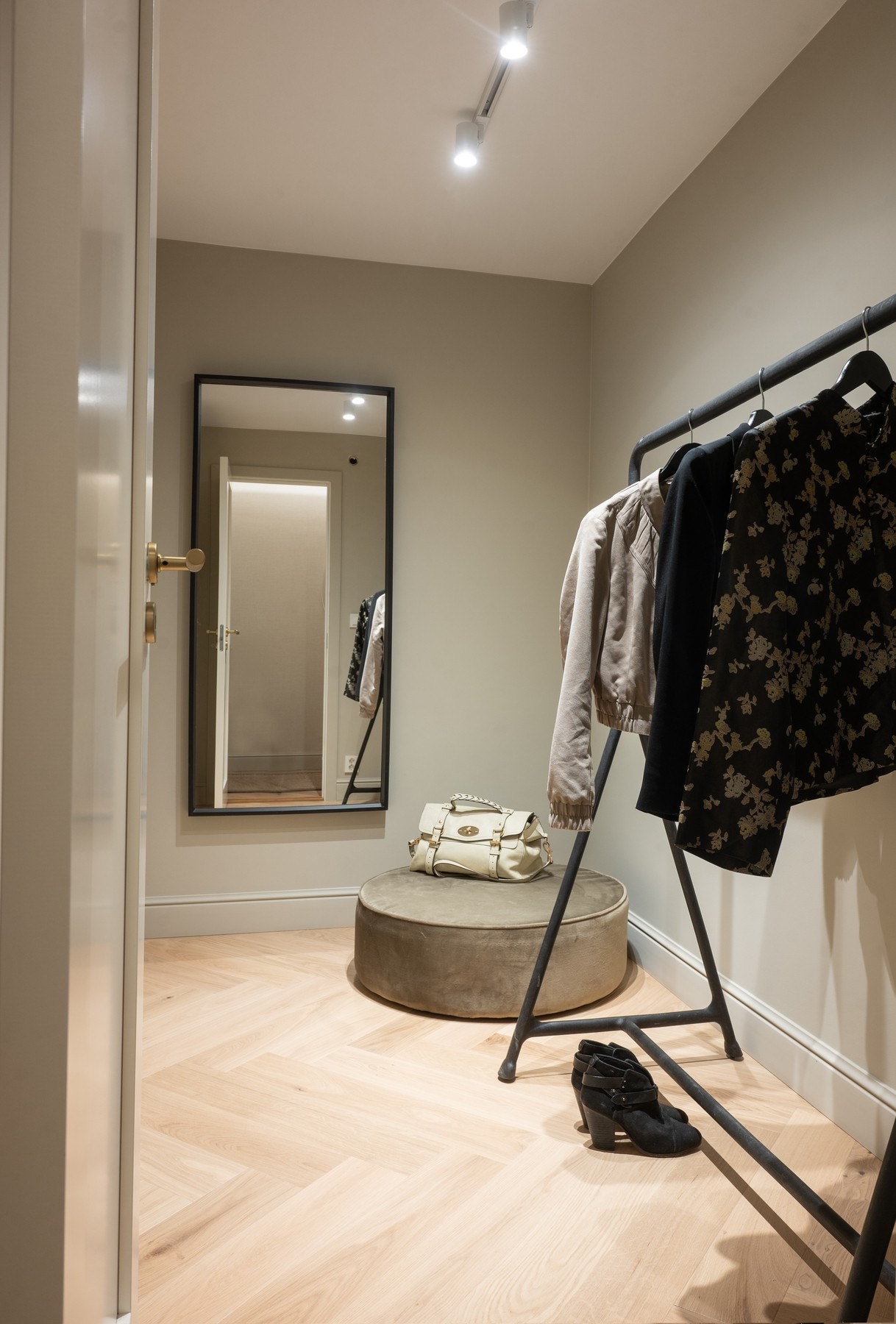 Rett ved soverom 3 er det tilgang til bod/walk-in-closet Galleribilde