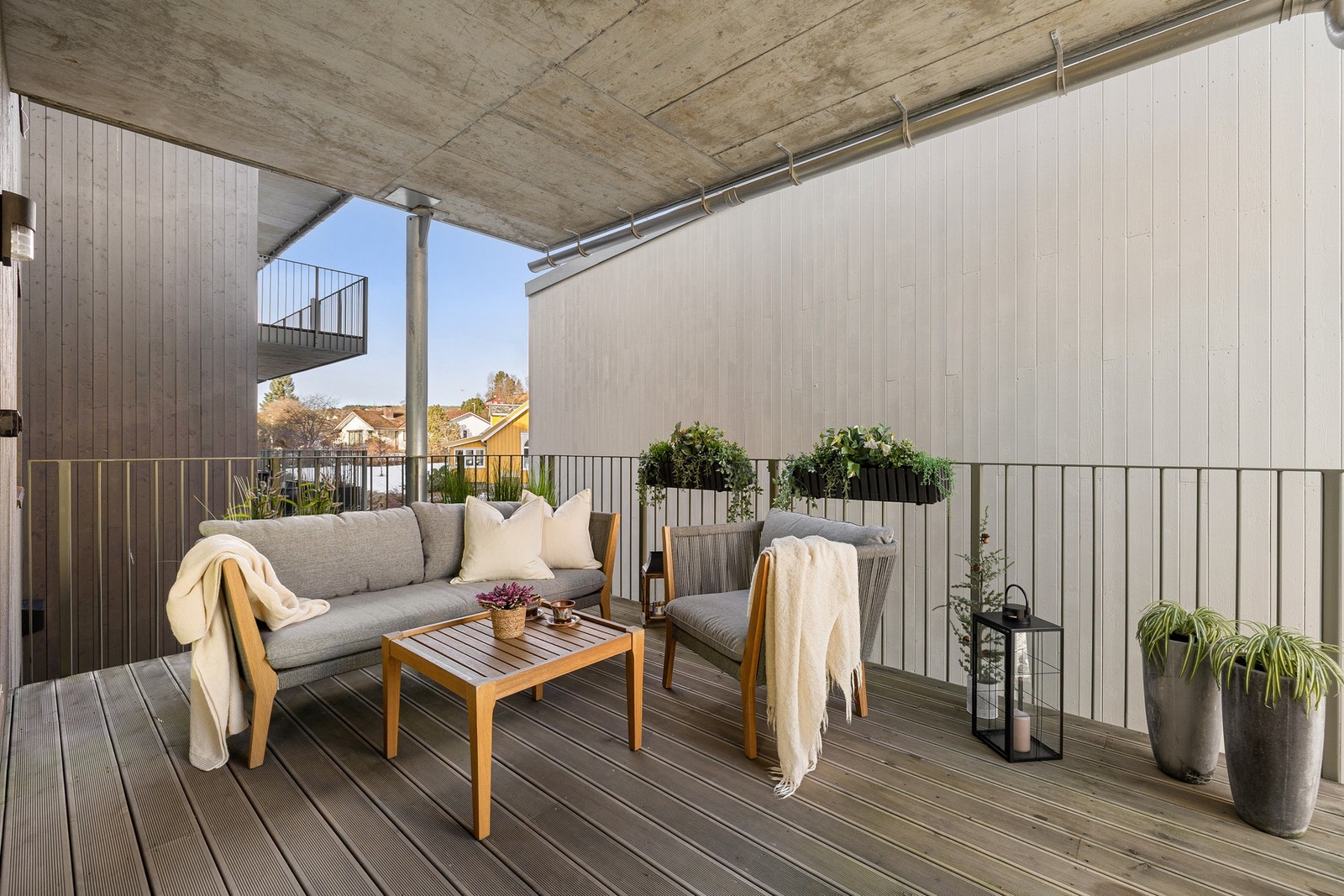 Lun og romslig balkong på 12,1 kvm. Galleribilde