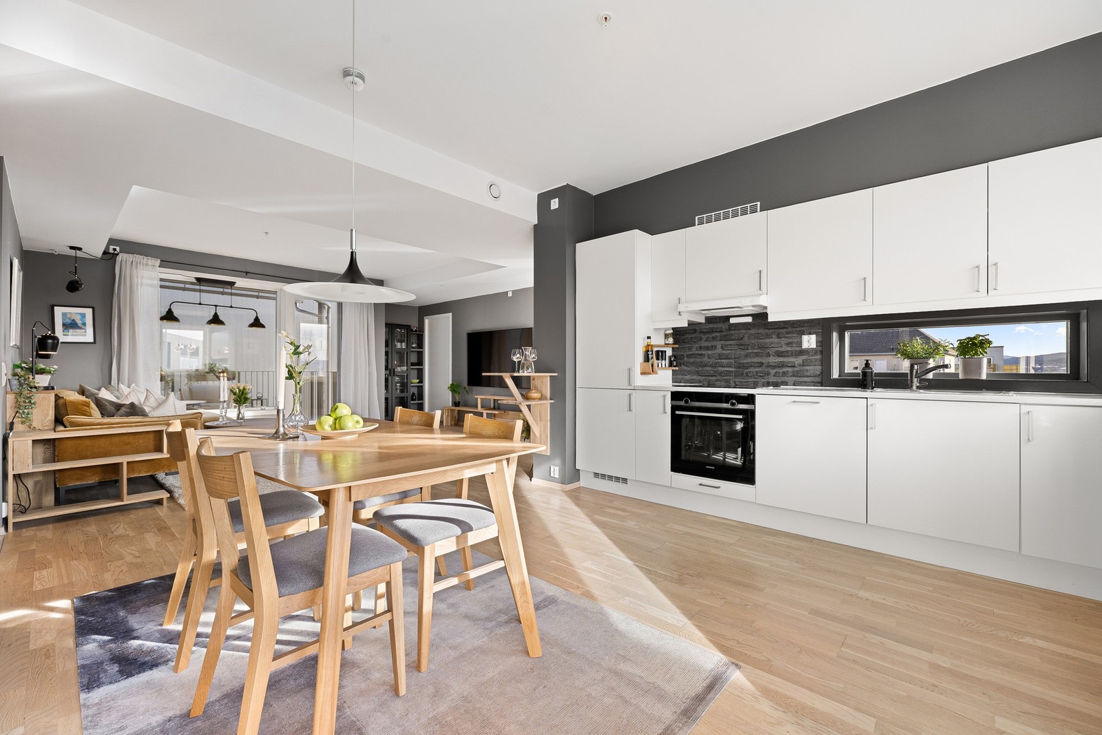 Kjøkkenet er i god stand og har fått tilstandsgrad 1 av takstmann. Galleribilde