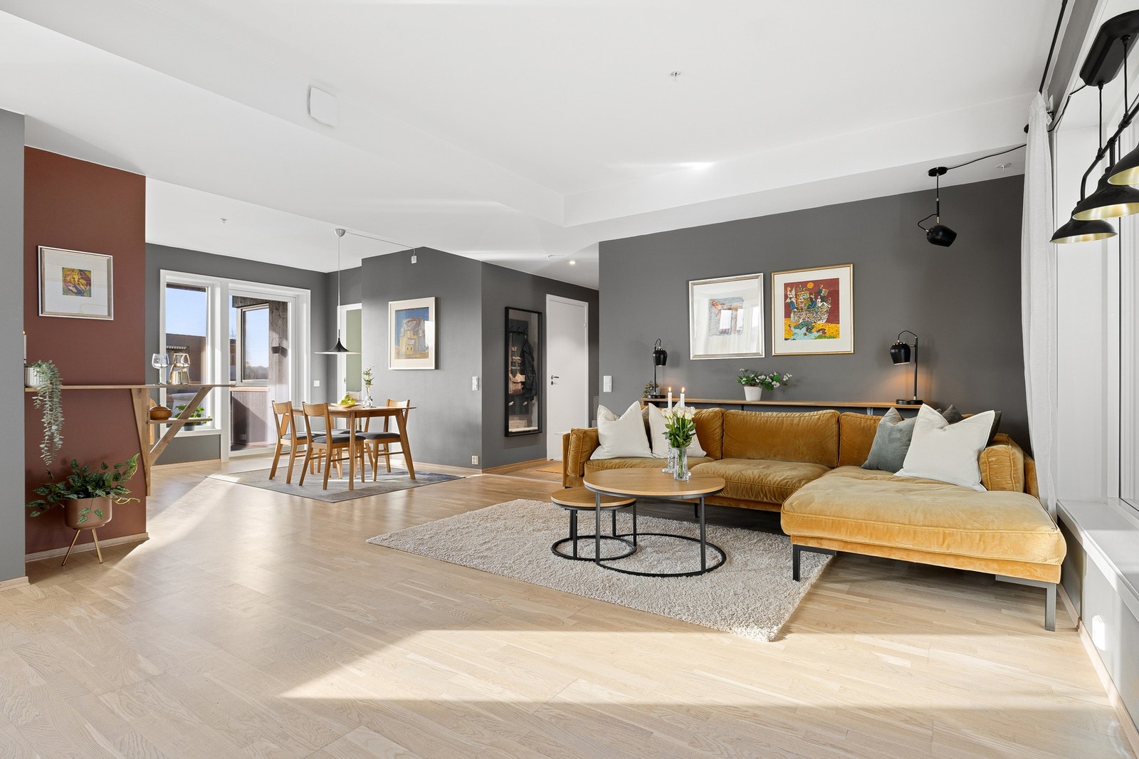 Velkommen til Nordre Hallsetveg 105 A, presentert av EiendomsMegler 1 ved Sigbjørn Shaswar-Vestå. Galleribilde