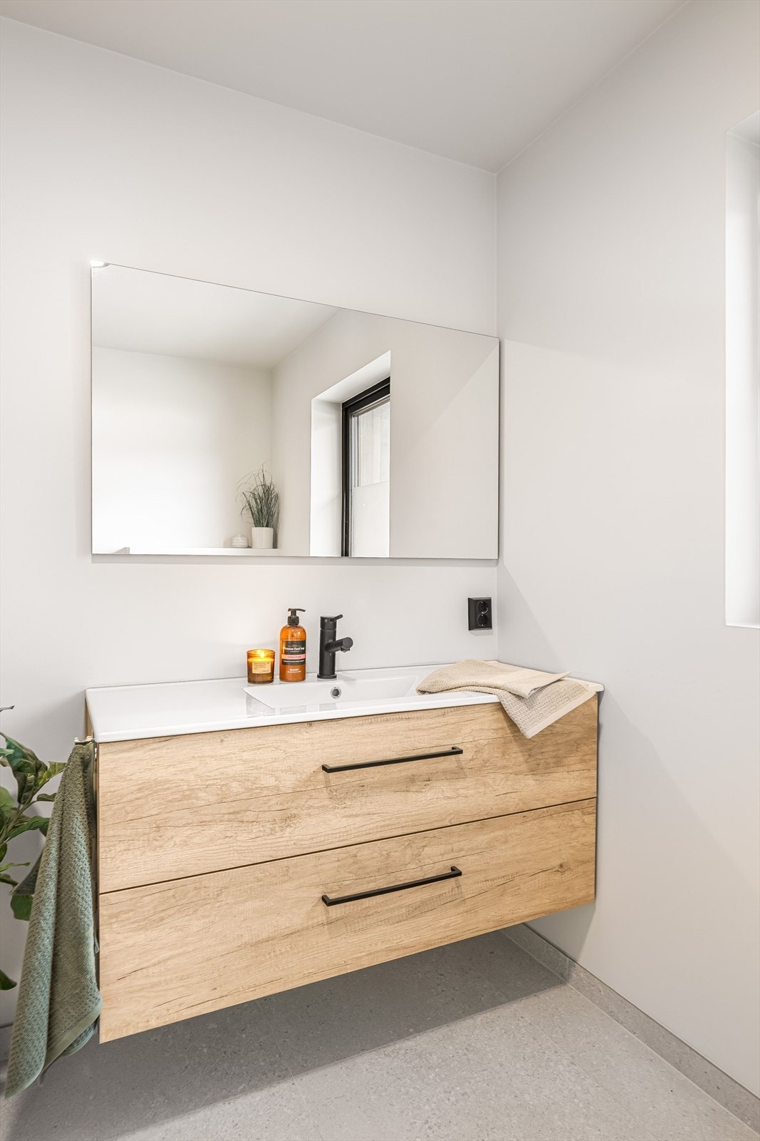 Praktisk innredet baderom med gode løsninger Galleribilde