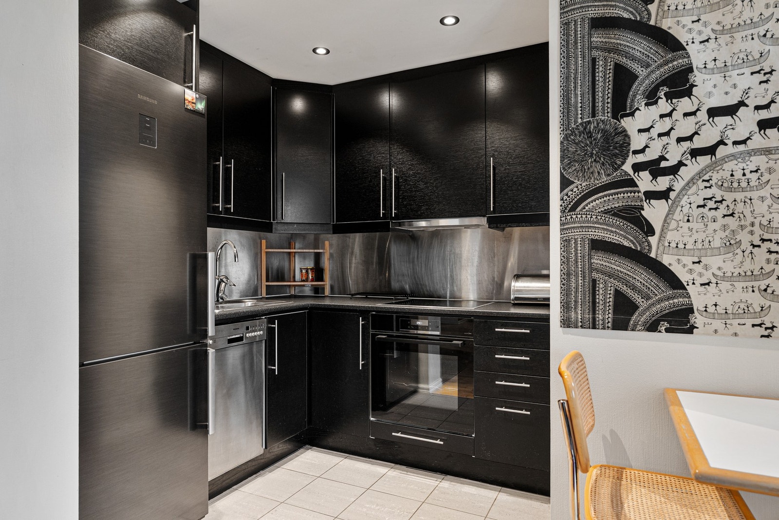 Hvitevarer medfølger ved handelen. Galleribilde