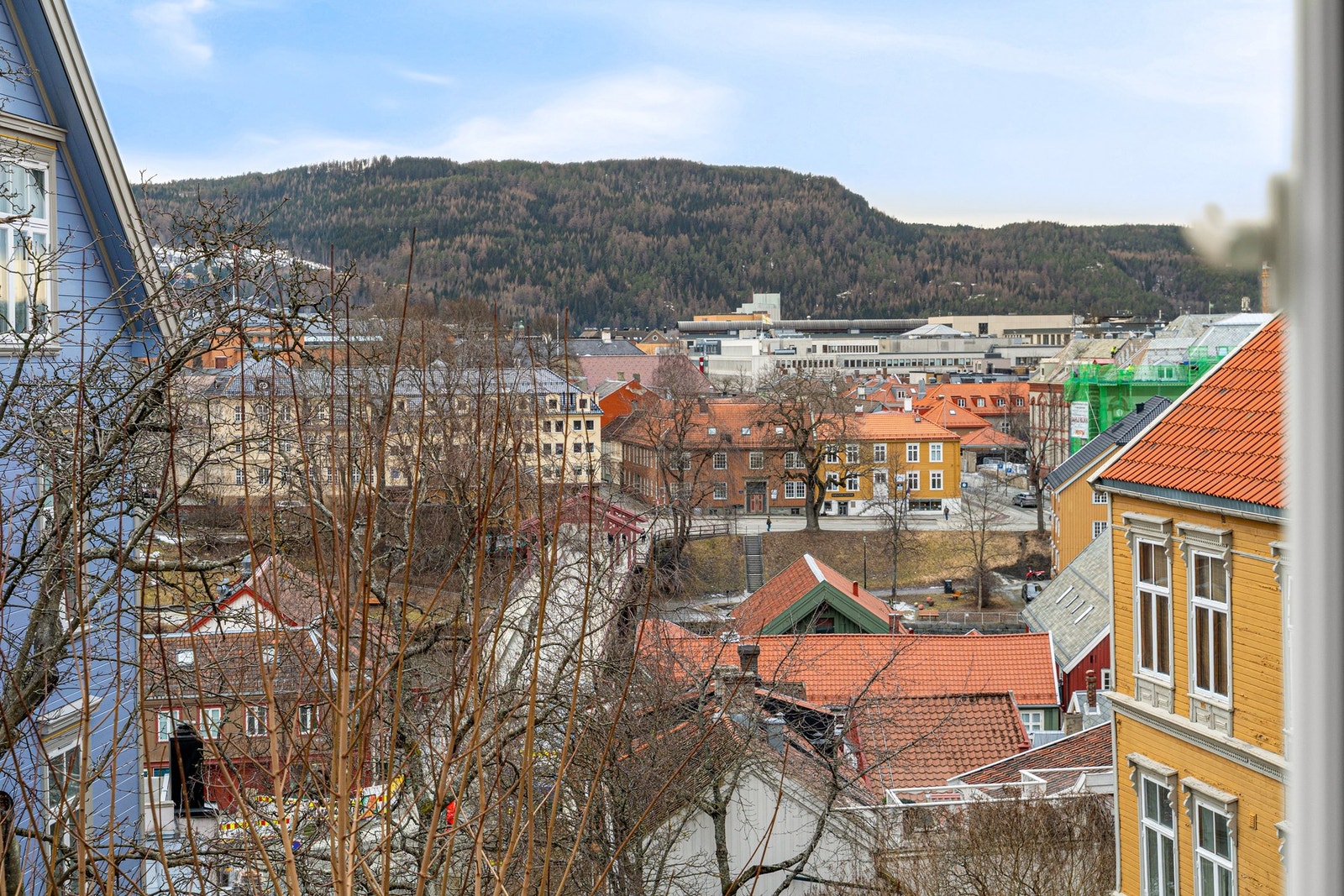 Flott utsiktsbilde over Bakklandet og Nidelva. Galleribilde