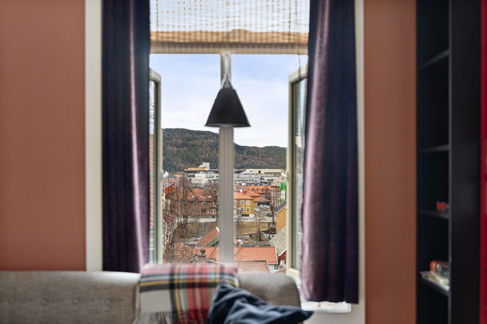 Utsikten og lysinnslippet er en flere gode kvaliteter ved leiligheten. Galleribilde