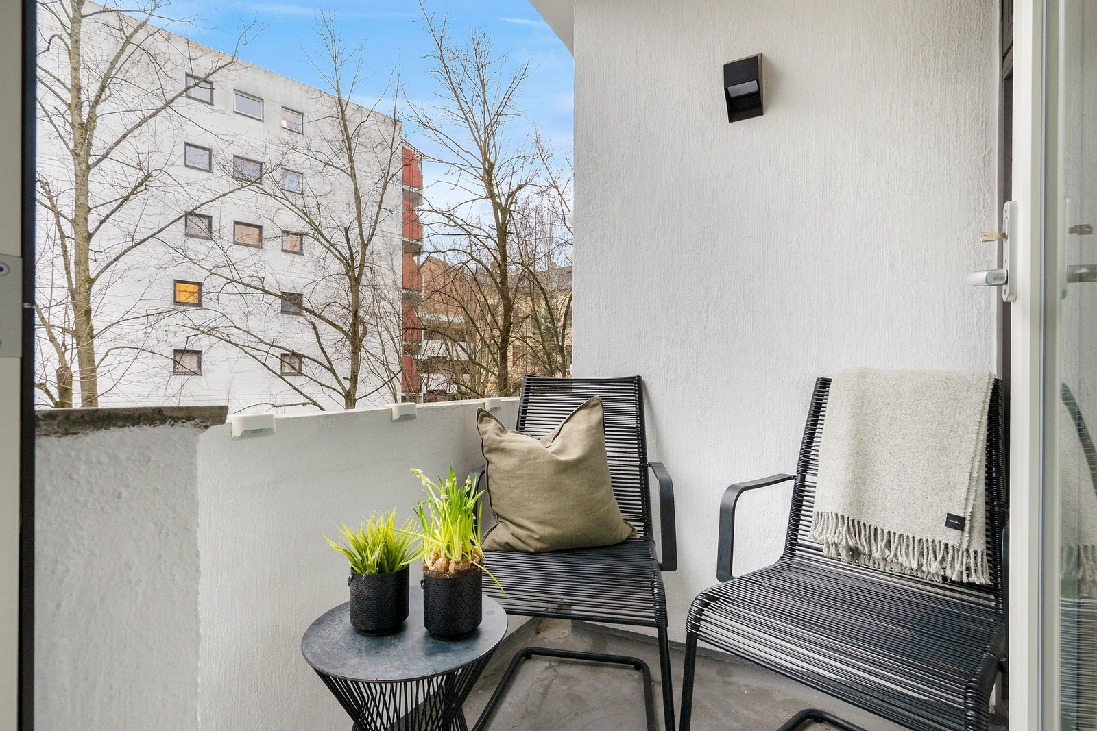 Det er utgang til nordvest-vendt balkong med kveldssol. Galleribilde