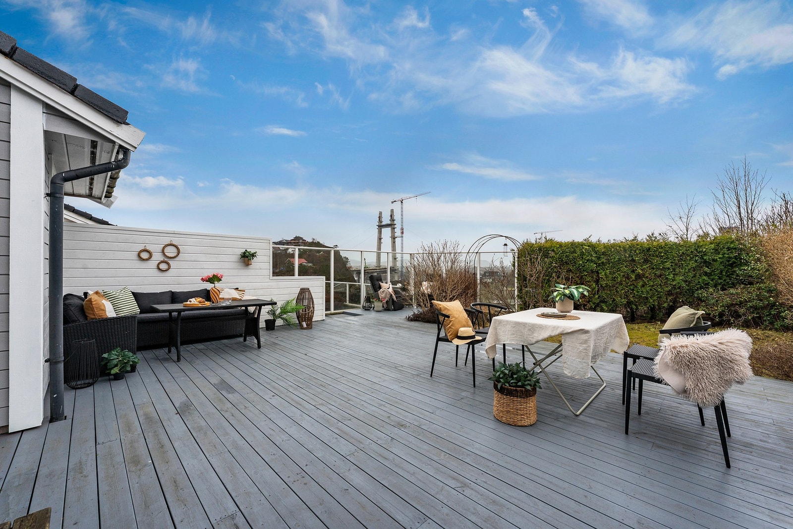 - Ende rekkehus med stor terrasse på 55 kvm og hage - Galleribilde