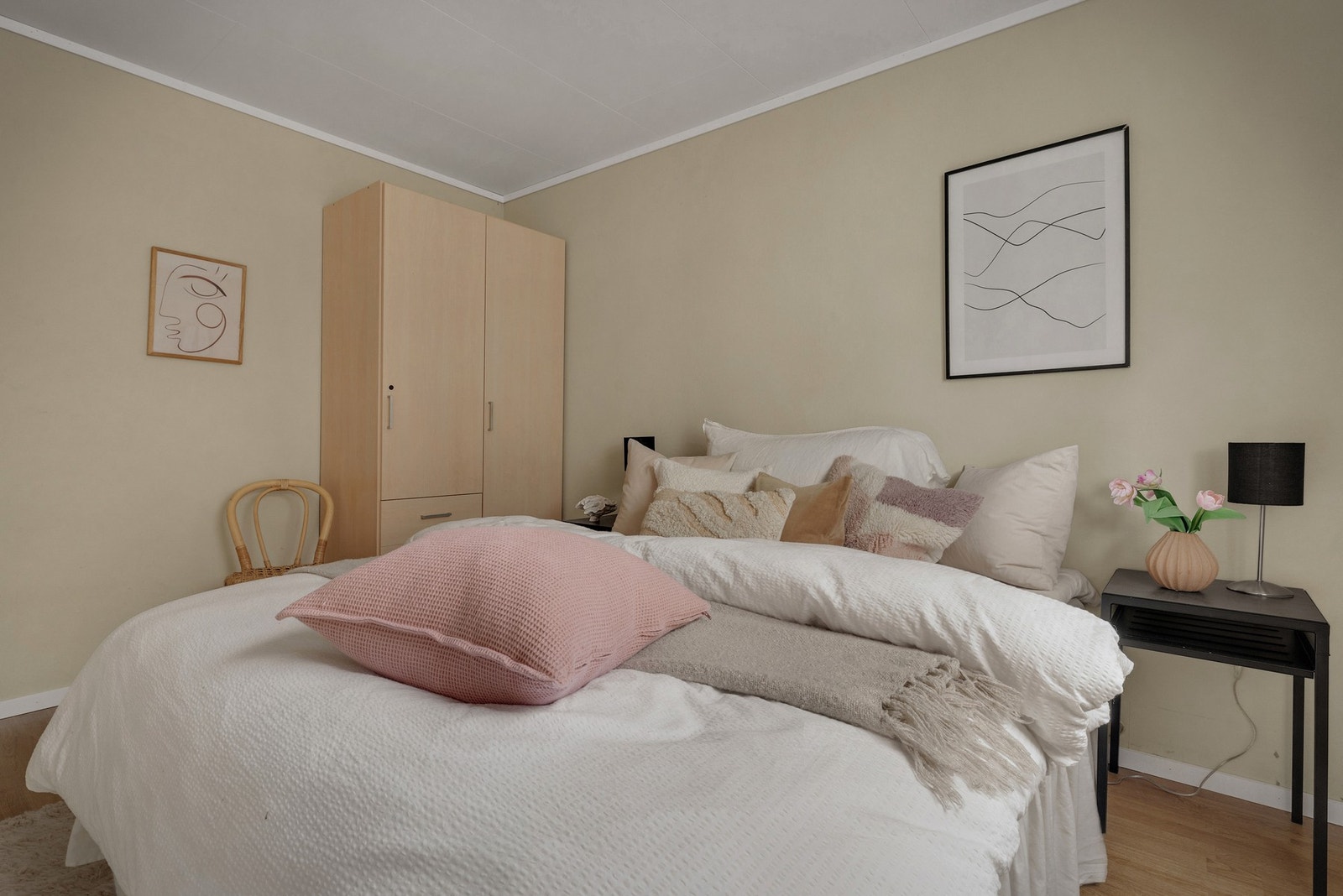 - Soverom med garderobeskap - Galleribilde