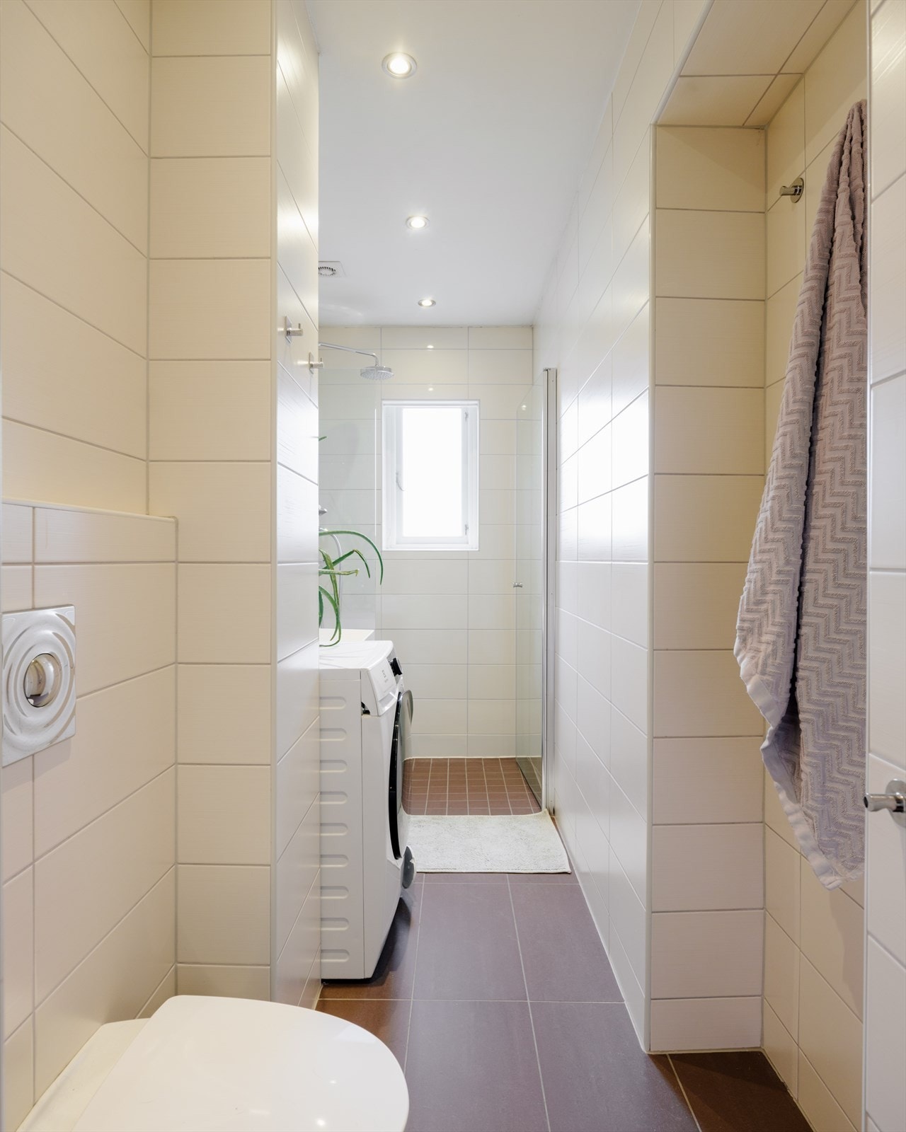 Pent flislagt bad fra 2009 med tidløst utrykk. Galleribilde