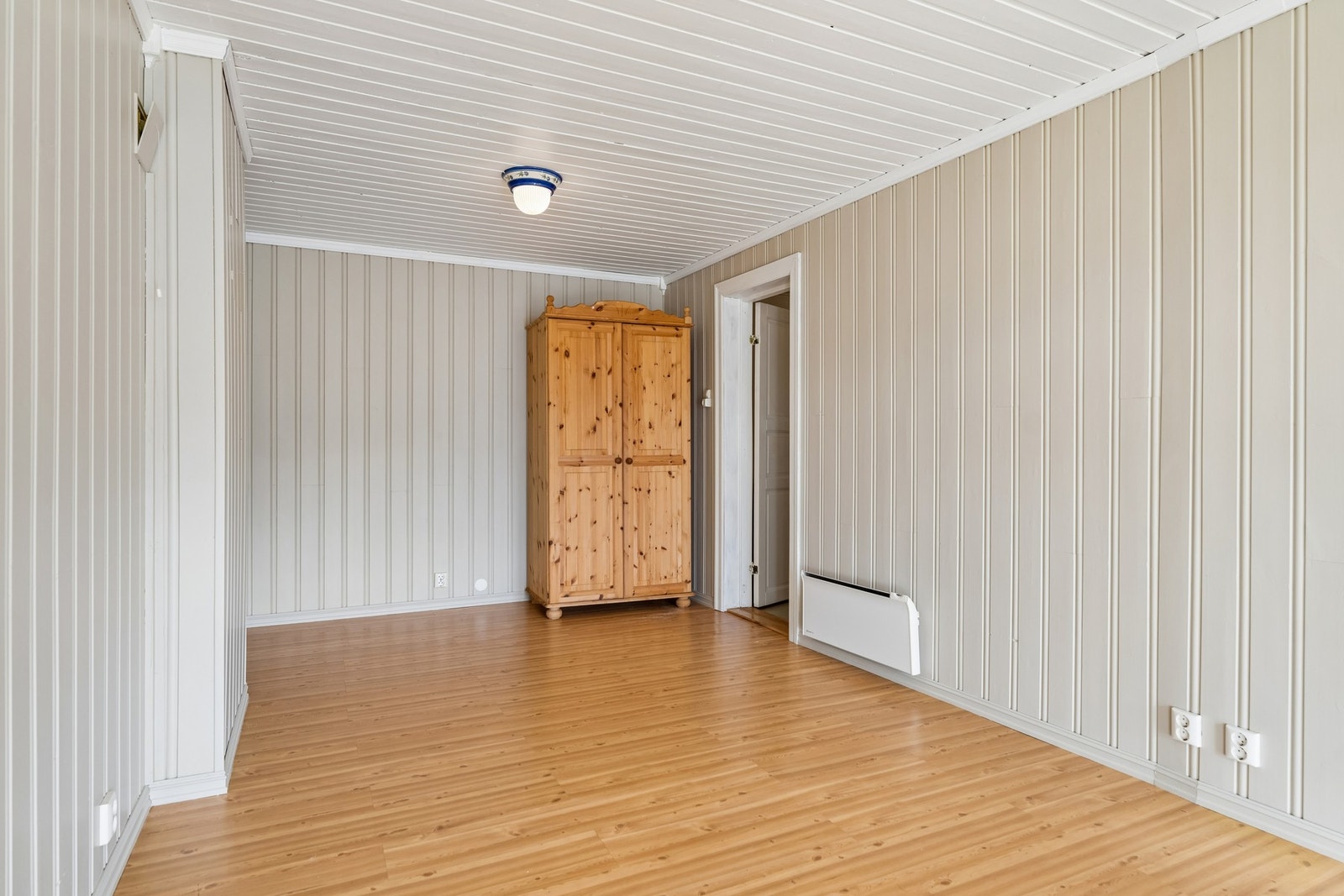 Store, gode rom er gjennomgående i boligen. Galleribilde