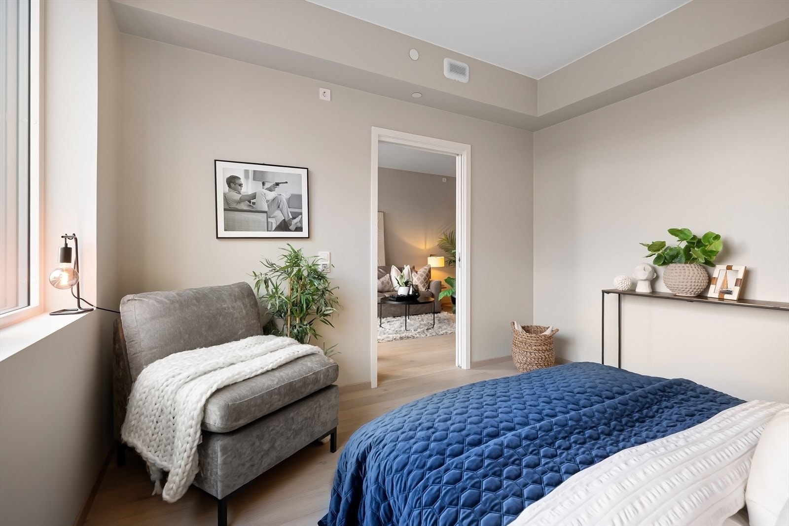 Inngang til soverom fra stuen Galleribilde