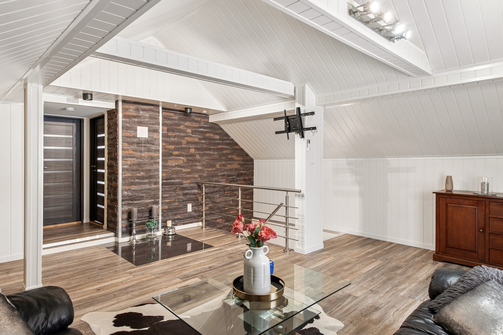 Anneks. Rommene er ikke byggemeldt og ikke godkjent for varig opphold. Galleribilde