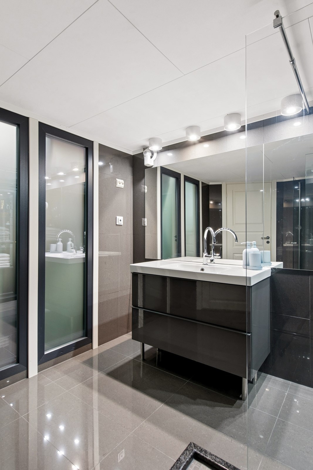 Bad i kjelleretasjen. Galleribilde