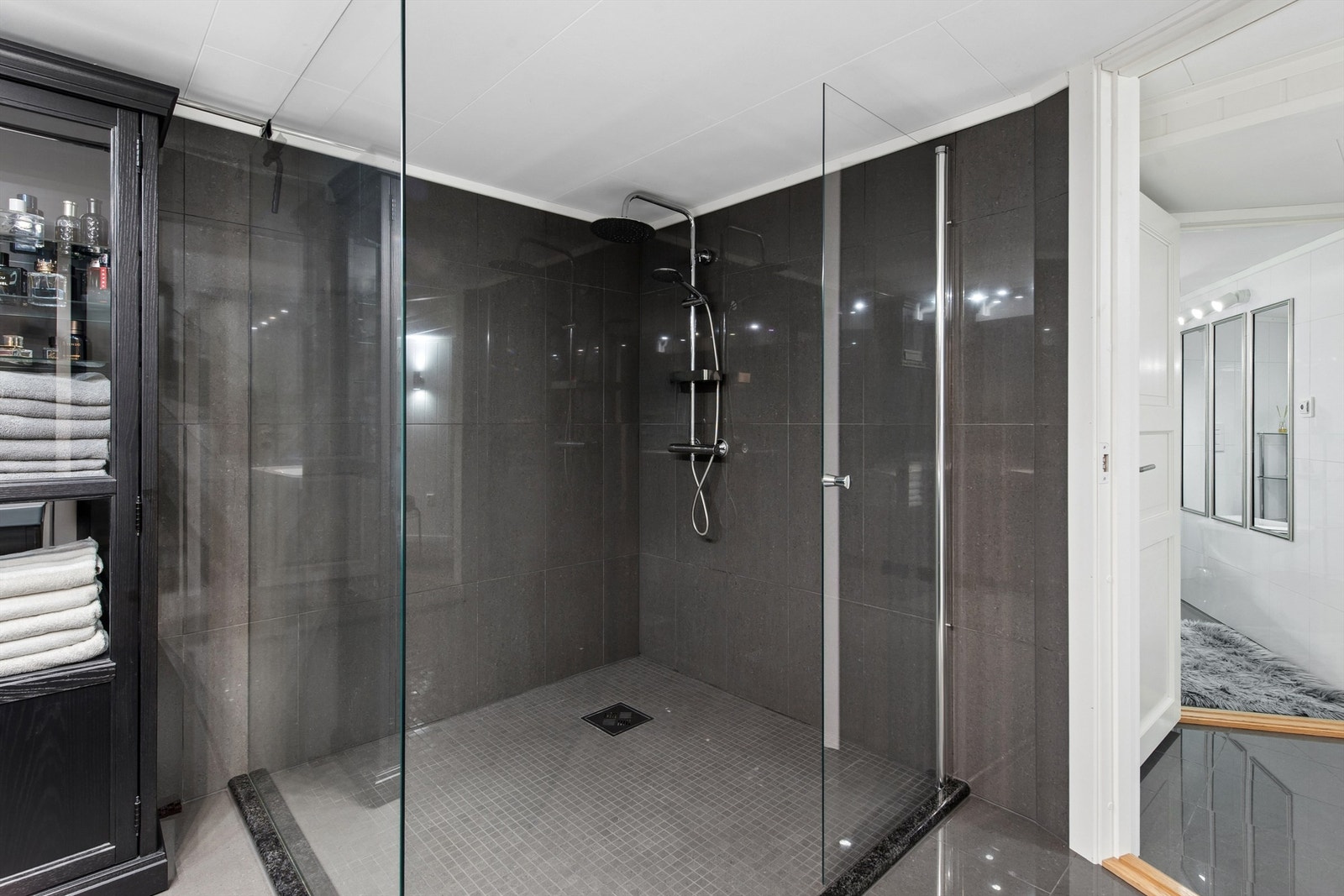 Bad i kjelleretasjen. Galleribilde