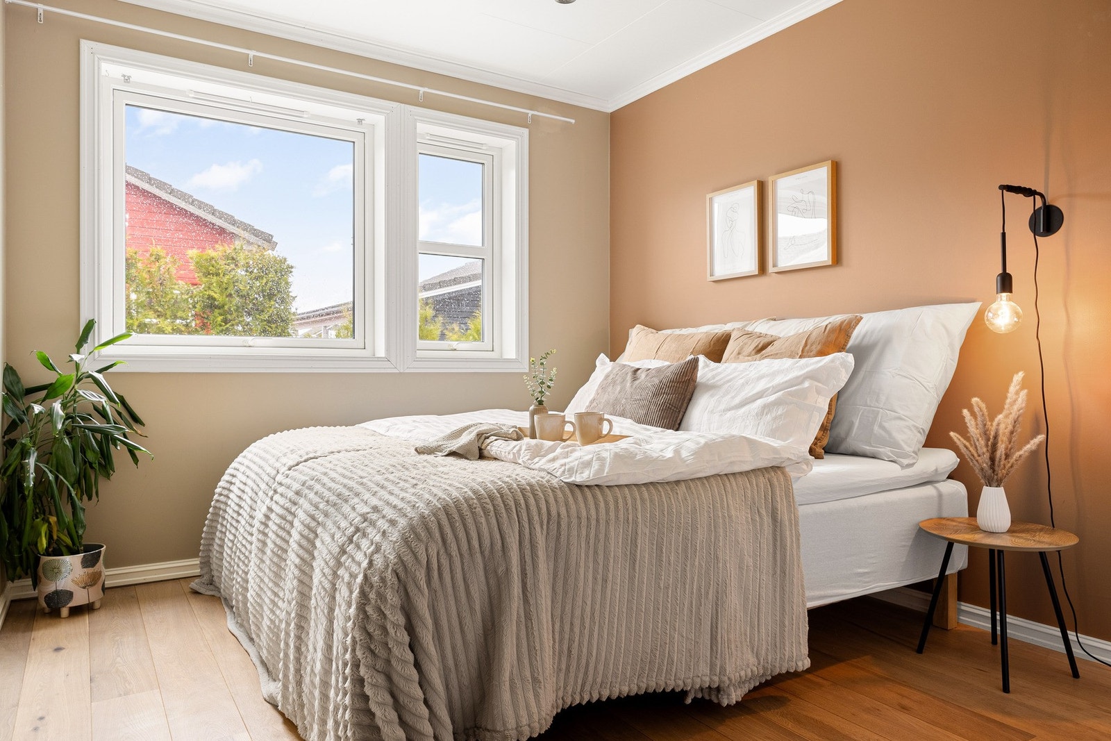 Ett av soverommene er i denne etasjen og måles til 10,4 kvm. Galleribilde