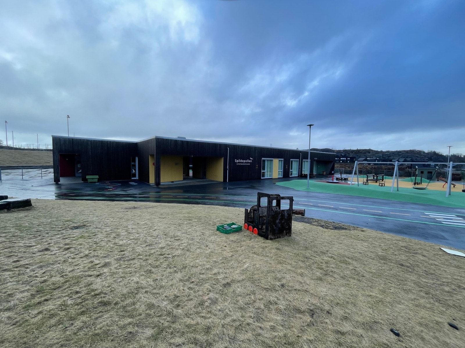 En 3 minutters kjøretur unna boligen finner man Spildepollen Kystbarnehage. Galleribilde