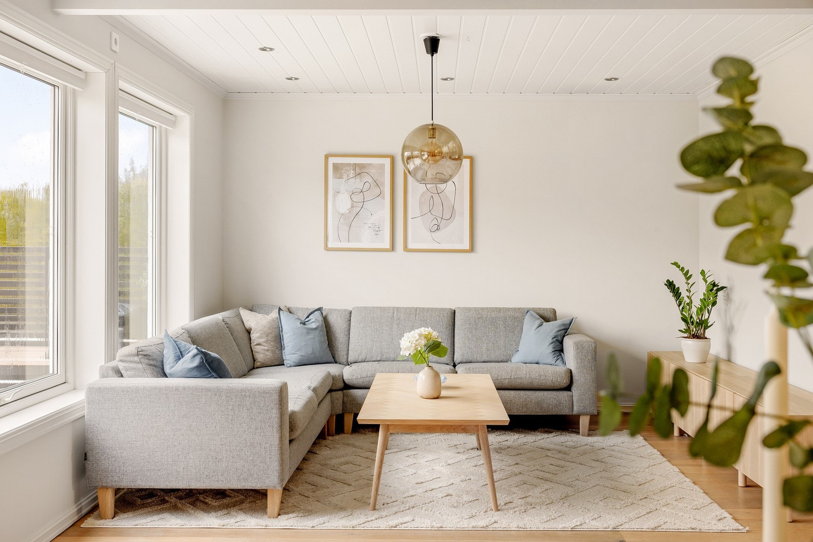 Huset er bygget i 2013 og har dermed en gjennomgående god standard, samt gode kvaliteter enhver familie vil sette pris på. Galleribilde