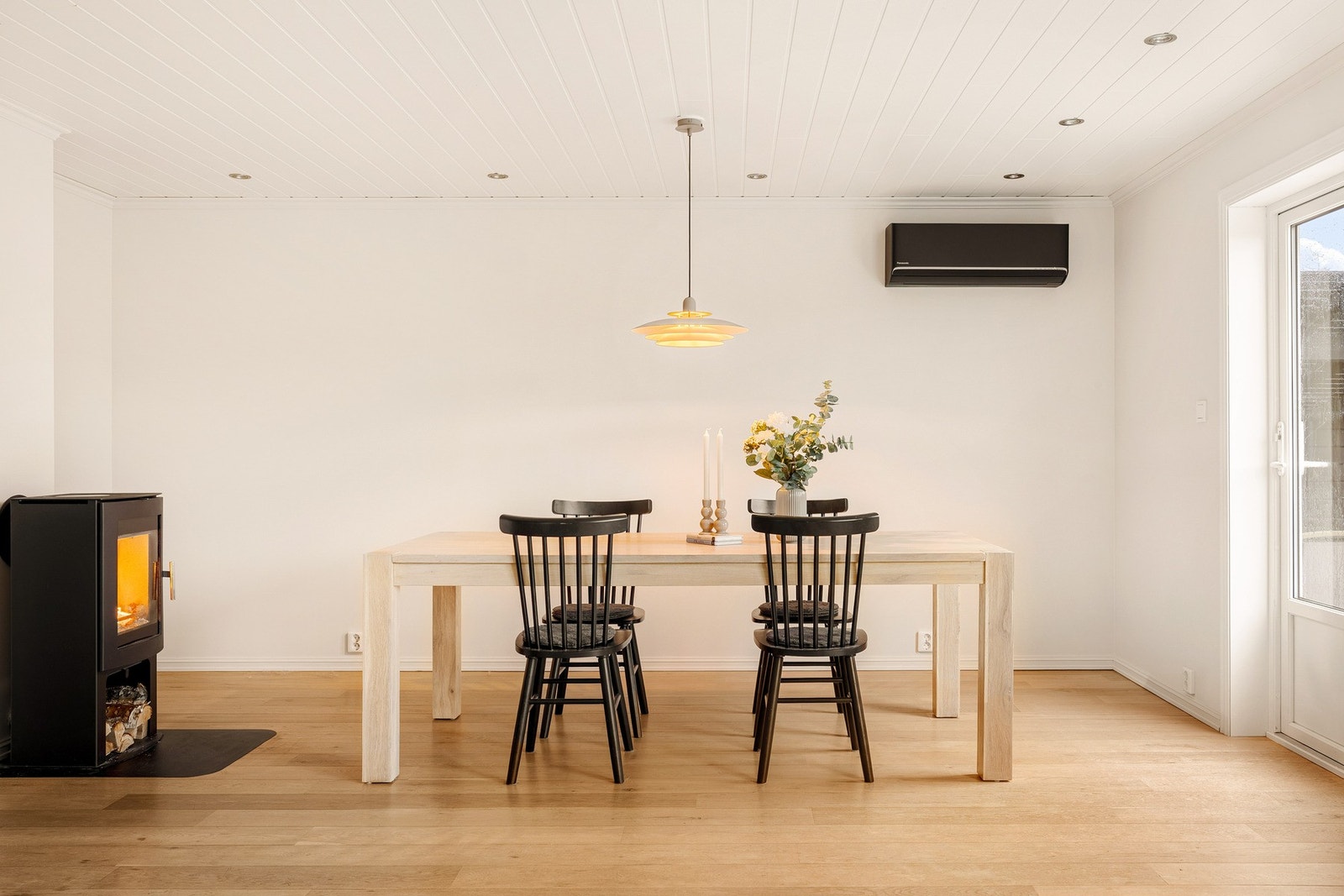 Boligen har gjennomgående parkett på gulv. Galleribilde