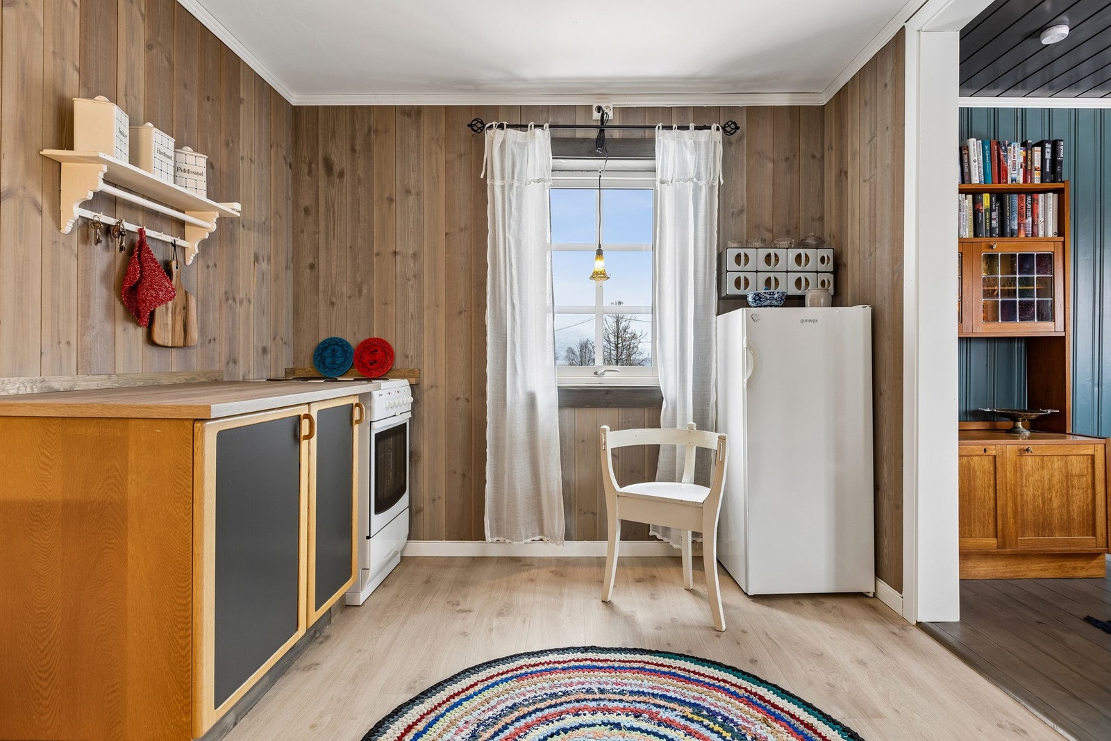 Pent og romslig kjøkken. Galleribilde