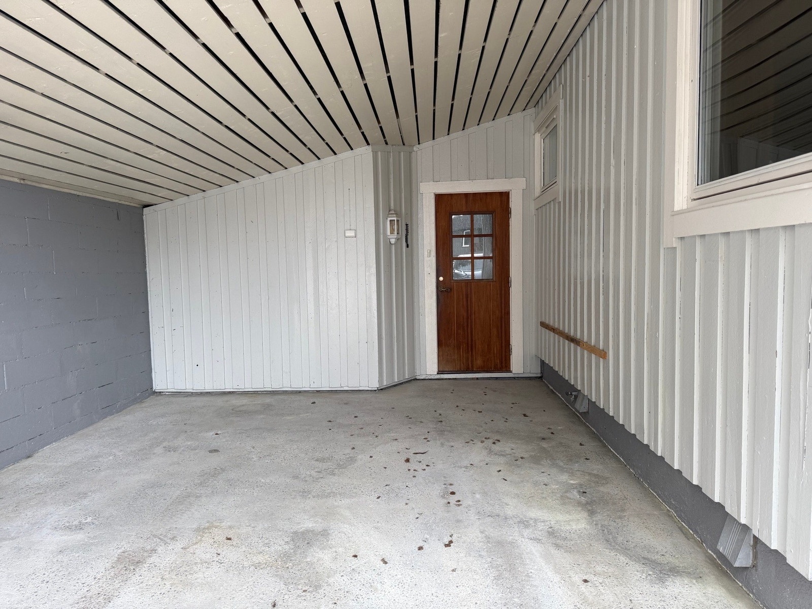 Carport og inngangsparti - Velkommen hit! Galleribilde