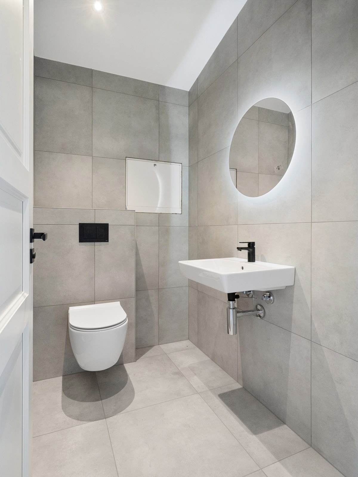 Toalettrom. Galleribilde