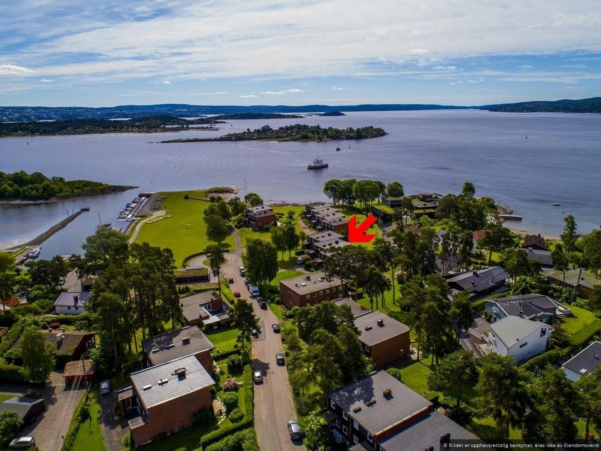 Eiendommen har en flott beliggenhet nær sjøen Galleribilde