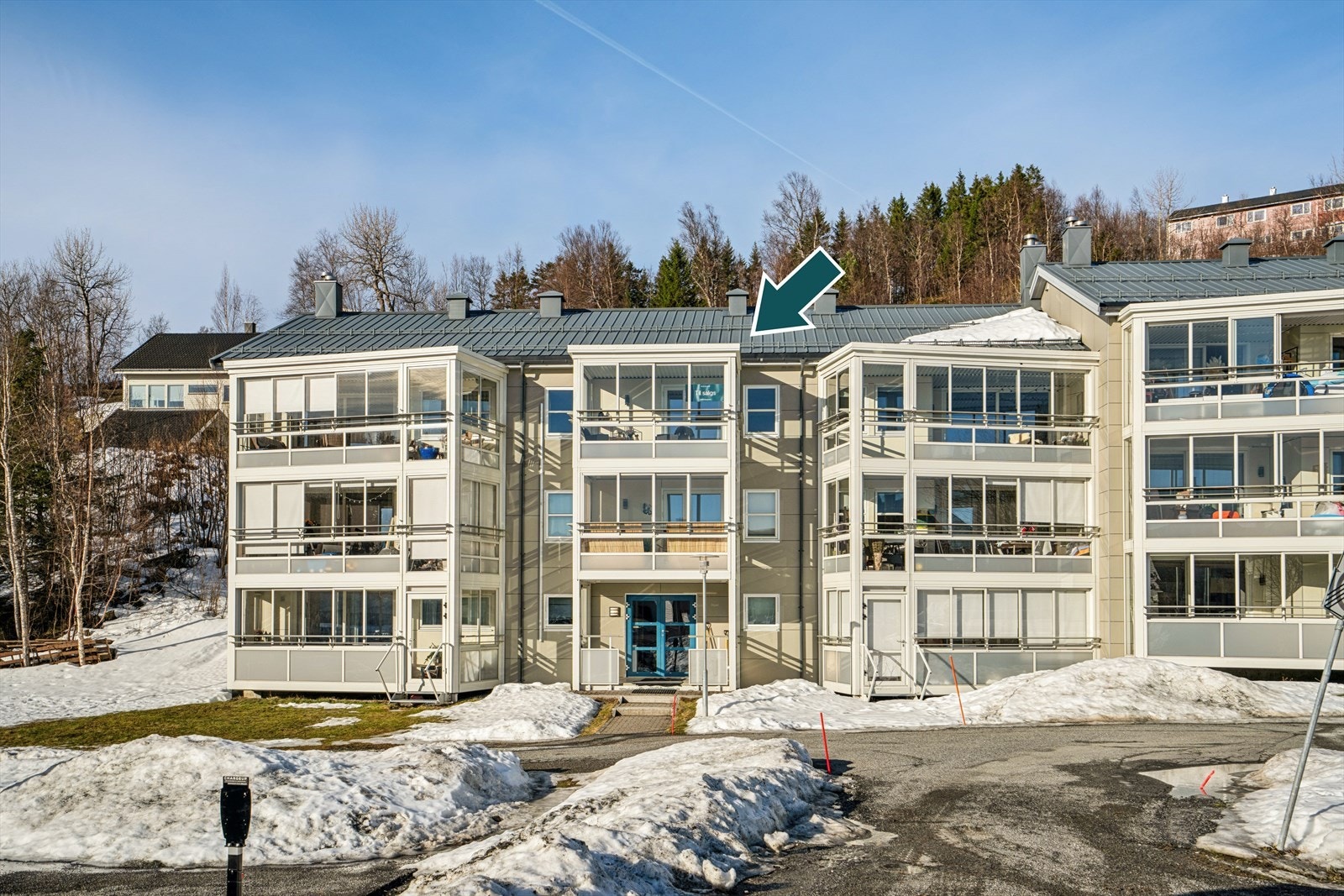 Leiligheten ligger fint plassert i toppetasjen (3. etasje) - Adkomst via felles inngangsparti og trappeoppgang Galleribilde