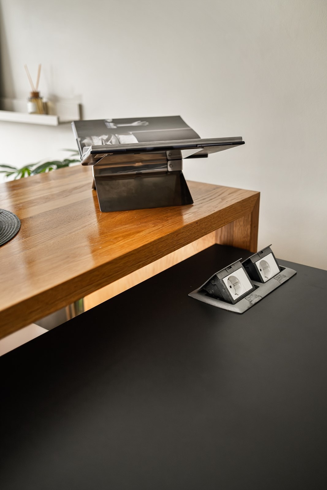 Praktisk pop-up stikkontakter. Galleribilde