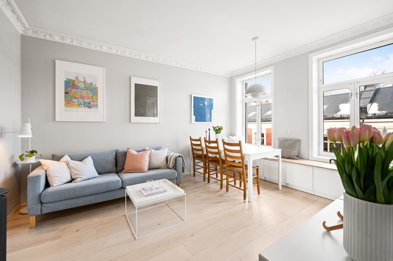 Den fleksible planløsningen gjør det enkelt å møblere for ulike sosiale soner. Galleribilde