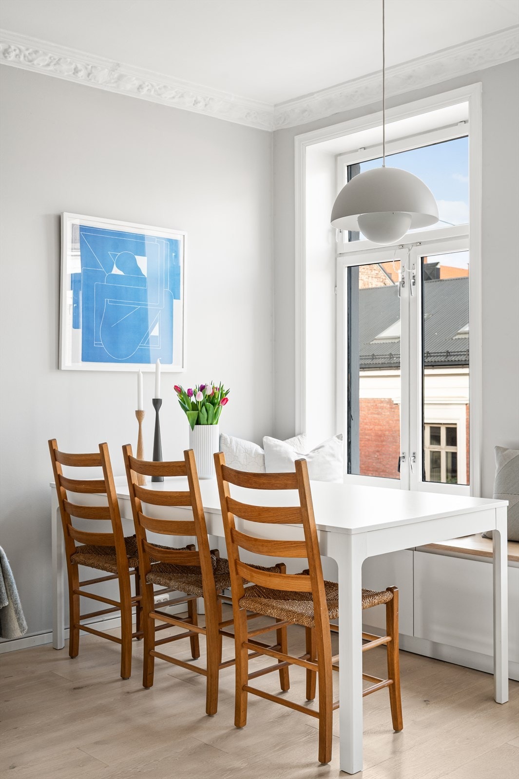 Her er det god plass til en spisegruppe hvor venner og familie kan samles. Galleribilde