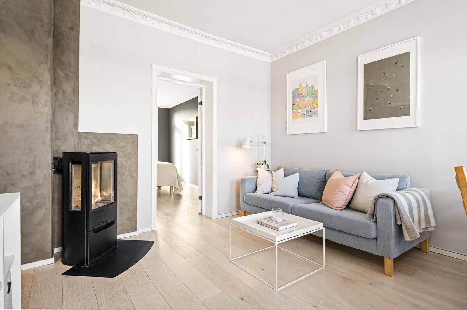 En stemningsfull vedovn fra 2017 gir lun og god varme. Galleribilde