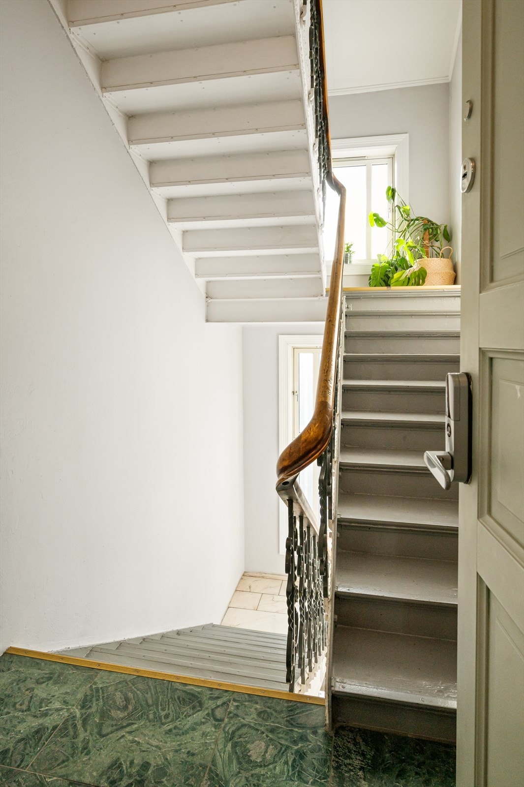 Bygården fra 1899 har et velholdt og representativt trapperom. Galleribilde