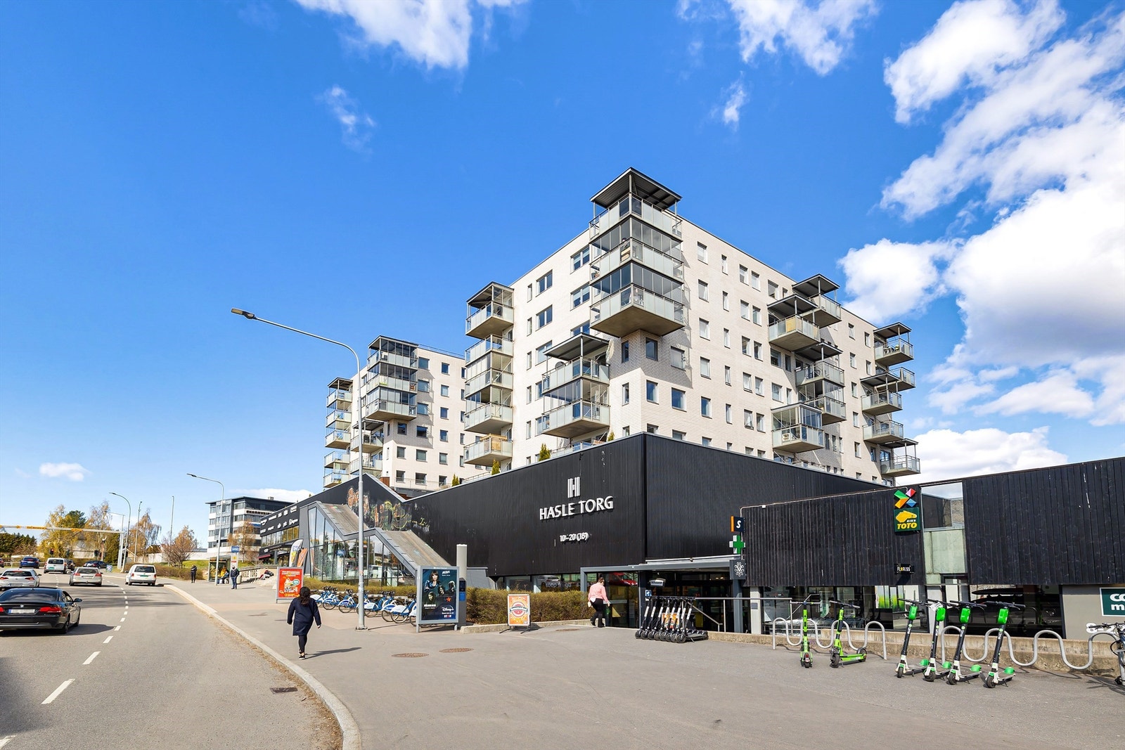 Hasle Torg med bla. Coop Mega og Vinmonopolet ligger og like ved Galleribilde